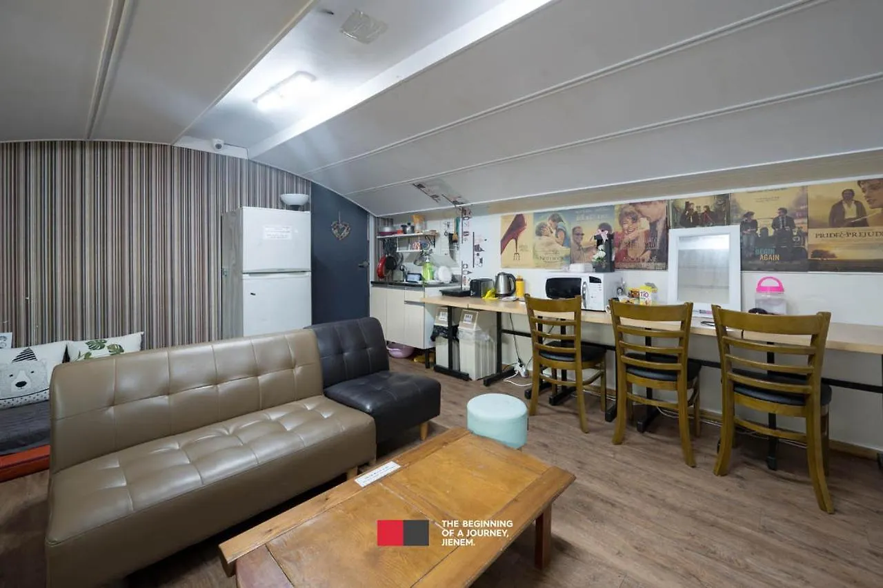 U Guesthouse Hongdae - Female Only Seoul Hostel